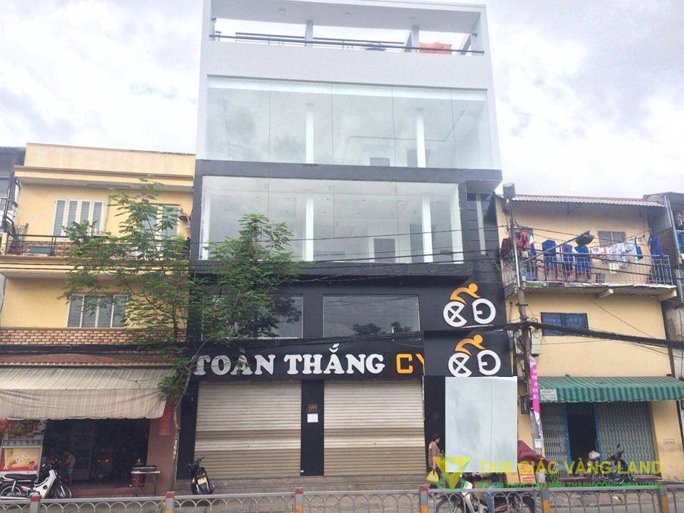 Cho thuê nhà mặt tiền đường Nguyễn Tất Thành, Phường 18, Quận 4, DT 10x8m, 1 trệt 4 lầu, Giá 45 triệu/tháng