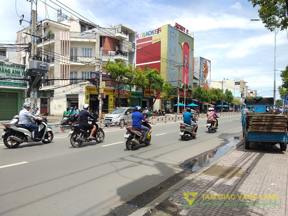 Cho thuê nhà mặt tiền đường Lê Văn Quới, Phường Bình Trị Đông A, Quận Bình Tân, DT 18x22m, 1 trệt 1 lầu, Giá 90 triệu/tháng