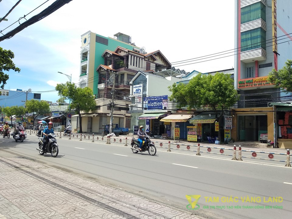 Cho thuê nhà mặt tiền đường Lê Văn Quới, Phường Bình Trị Đông A, Quận Bình Tân, DT 18x22m, 1 trệt 1 lầu, Giá 90 triệu/tháng