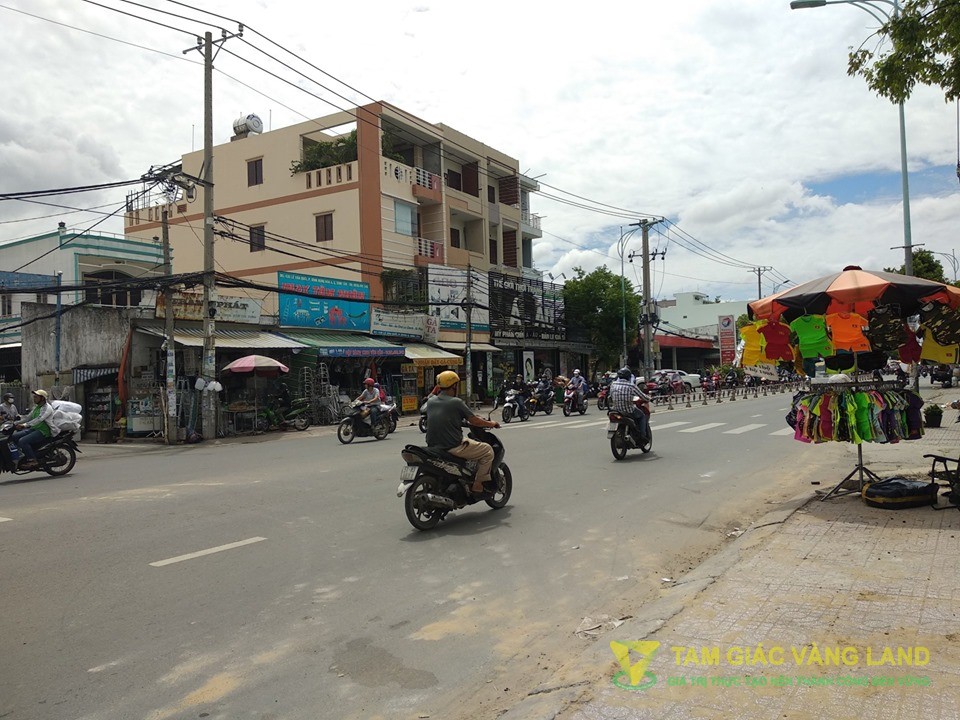 Cho thuê nhà mặt tiền đường Lê Văn Quới, Phường Bình Hưng Hoà A, Quận Bình Tân, DT 14x15m, cấp 4, Giá 105 triệu/tháng