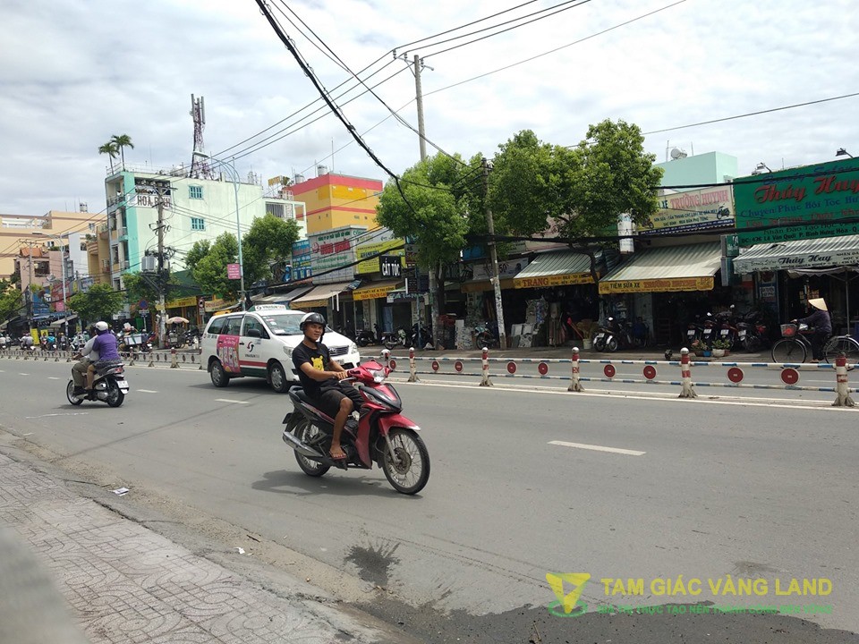 Cho thuê nhà mặt tiền đường Lê Văn Quới, Phường Bình Hưng Hoà A, Quận Bình Tân, DT 14x15m, cấp 4, Giá 105 triệu/tháng