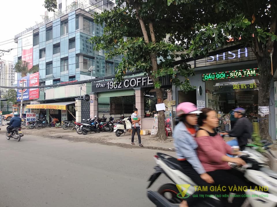 Cho thuê nhà mặt tiền đường Nguyễn Duy Trinh, Phường Bình Trưng Tây, Quận 2, DT 5x40m, cấp 4, Giá 30 triệu/tháng