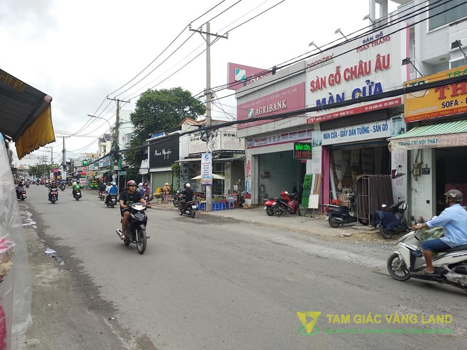 Cho thuê nhà mặt tiền đường Nguyễn Duy Trinh, Phường Bình Trưng Tây, Quận 2, DT 9x44m, cấp 4, Giá 90 triệu/tháng