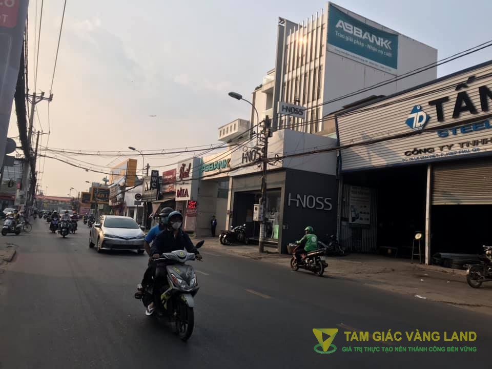 Cho thuê nhà mặt tiền đường Lê Văn Việt, Phường Hiệp Phú, Quận 9, DT 4.2x23m, 1 trệt 2 lầu, Giá 45 triệu/tháng
