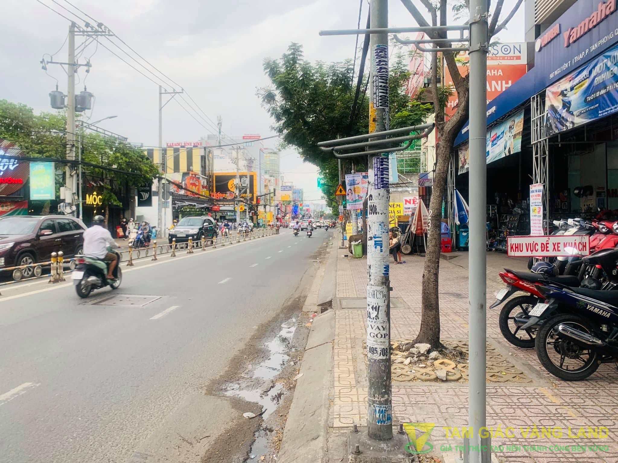 Cho thuê nhà mặt tiền đường Nguyễn Thị Thập, Phường Tân Phú, Quận 7, DT 11x34m, 1 trệt, Giá 280 triệu/tháng