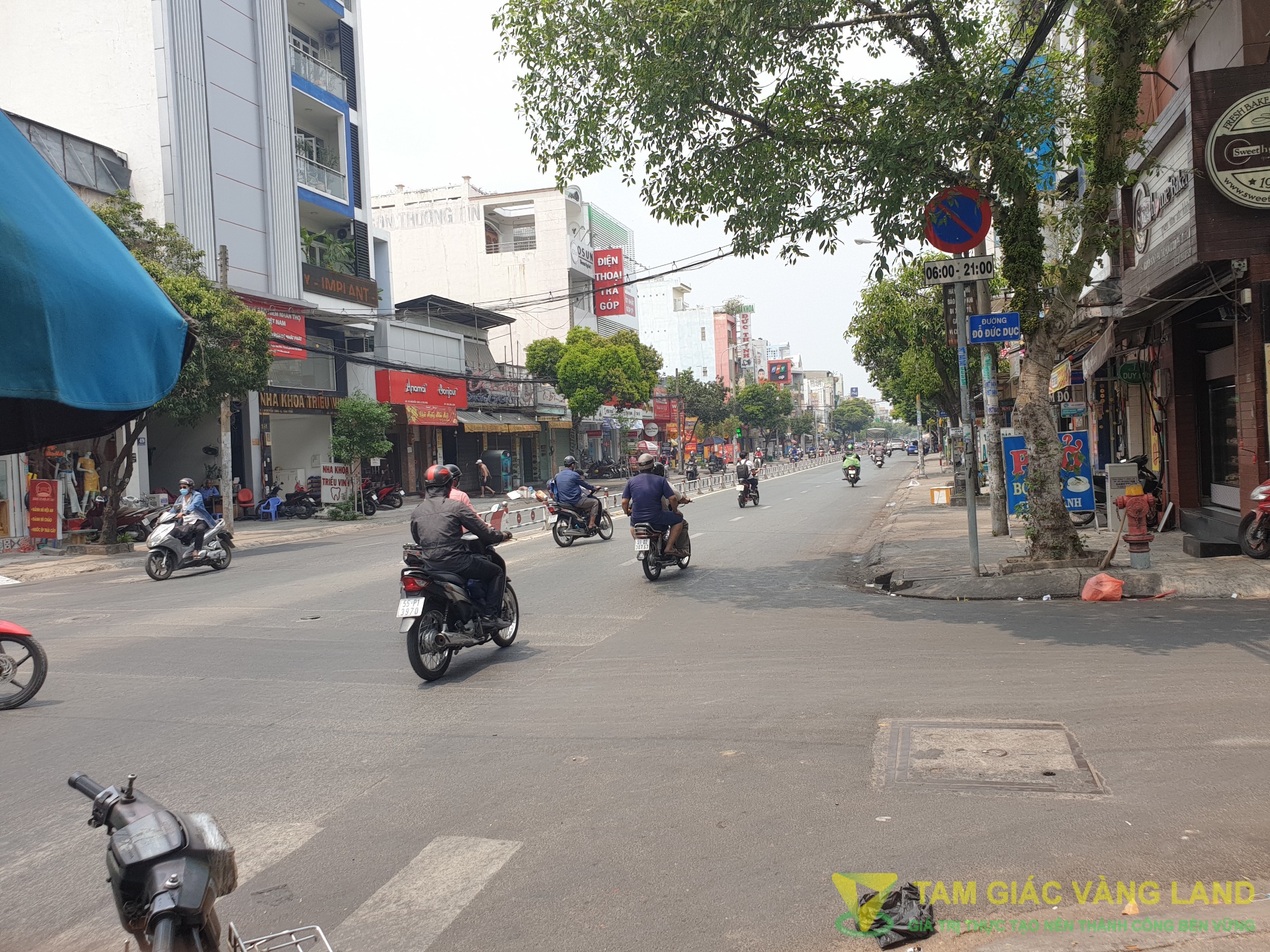 cho thuê nhà góc 2MT đường Nguyễn Sơn, ngay đoạn mở con lương thuận tiện kinh doanh mọi ngành nghề.