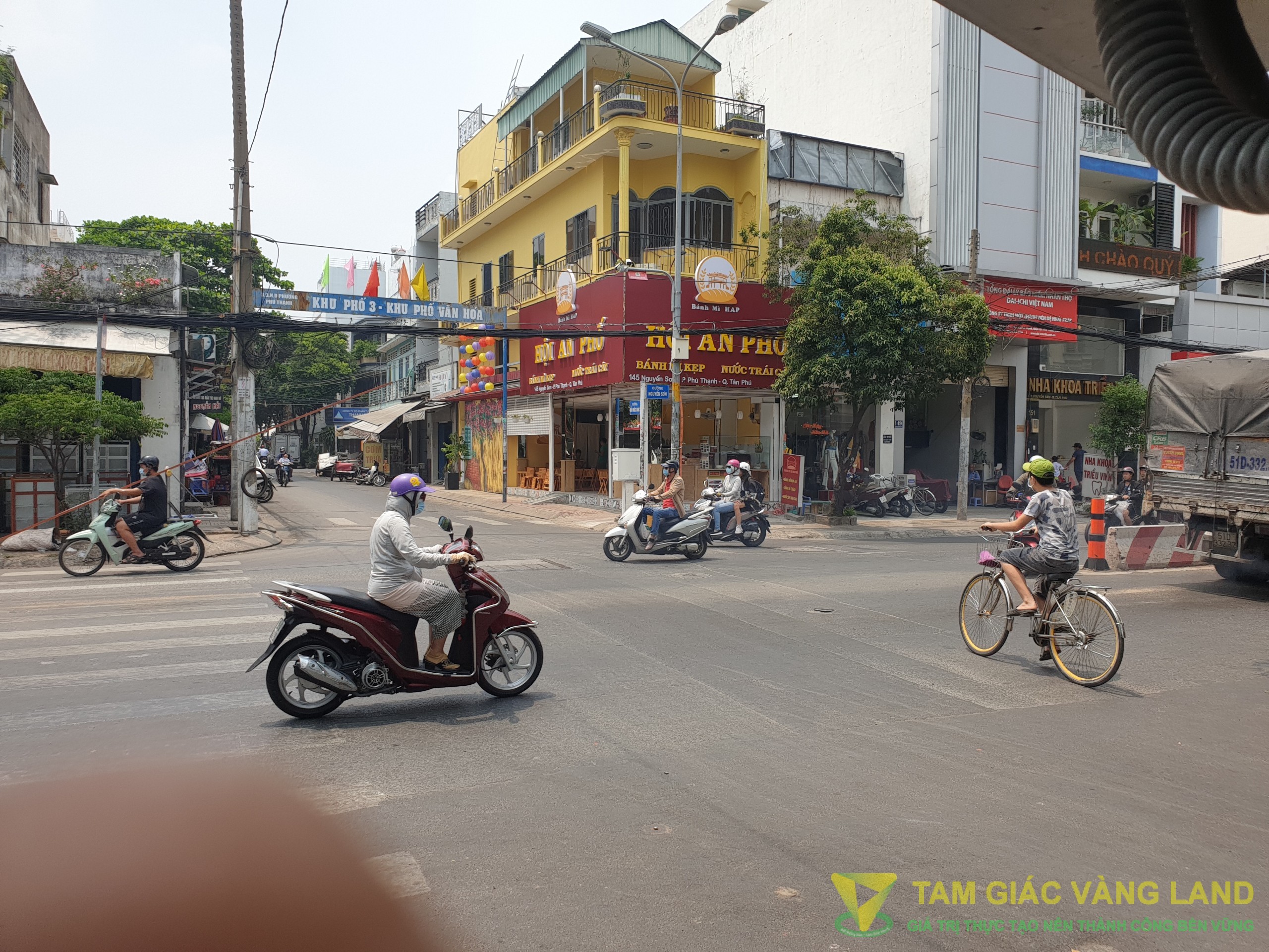cho thuê nhà góc 2MT đường Nguyễn Sơn, ngay đoạn mở con lương thuận tiện kinh doanh mọi ngành nghề.