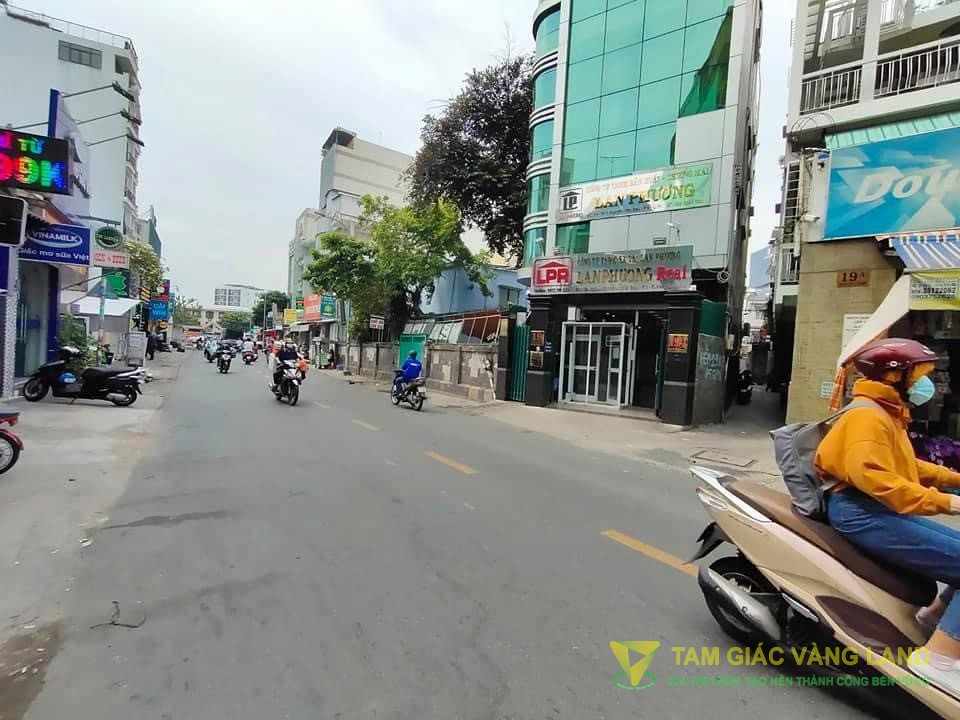 Cho thuê nhà mặt tiền đường Nguyễn Văn Đậu, Phường 5, Quận Phú Nhuận, DT 8x23m, 1 trệt 2 lầu, Giá 70 triệu/tháng