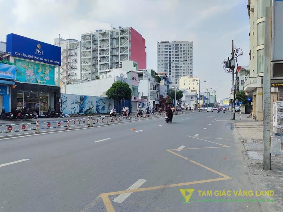 Cho thuê nhà mặt tiền đường Phan Đăng Lưu, Phường 2, Quận Phú Nhuận, DT 12x17m, 1 trệt 2 lầu, Giá 140 triệu/tháng