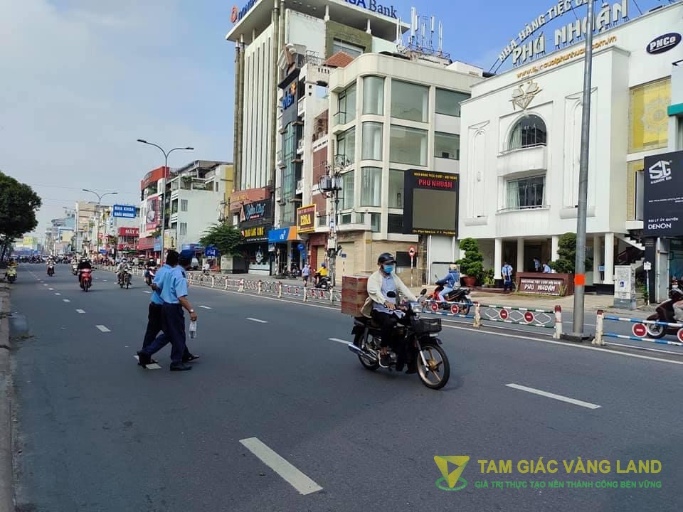 Cho thuê nhà mặt tiền đường Phan Đăng Lưu, Phường 2, Quận Phú Nhuận, DT 12x17m, 1 trệt 2 lầu, Giá 140 triệu/tháng
