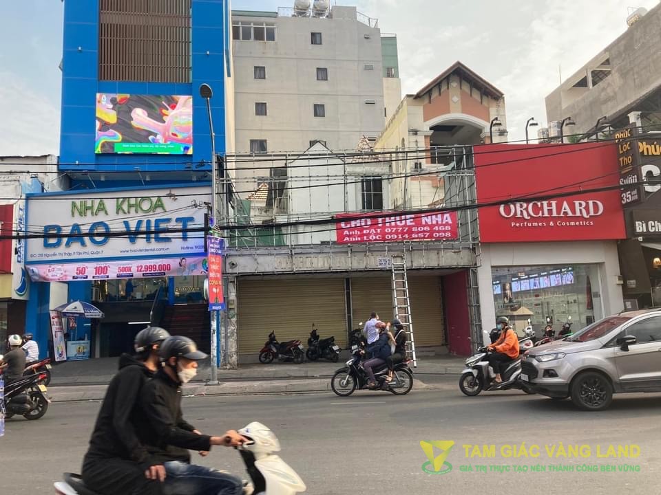 Cho thuê nhà mặt tiền đường Nguyễn Thị Thập, Phường Tân Phú, Quận 7, DT 8.4x25m, 1 trệt, 2 lầu, Giá 100 triệu/tháng